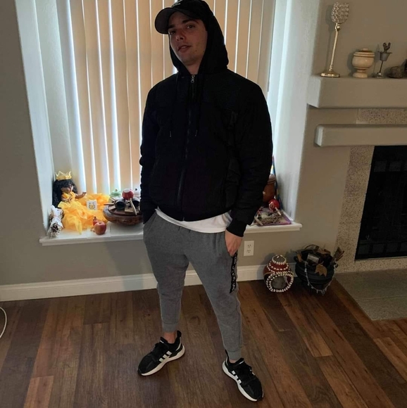 Meet your Posher, Rayniel - Picture 1 of 1